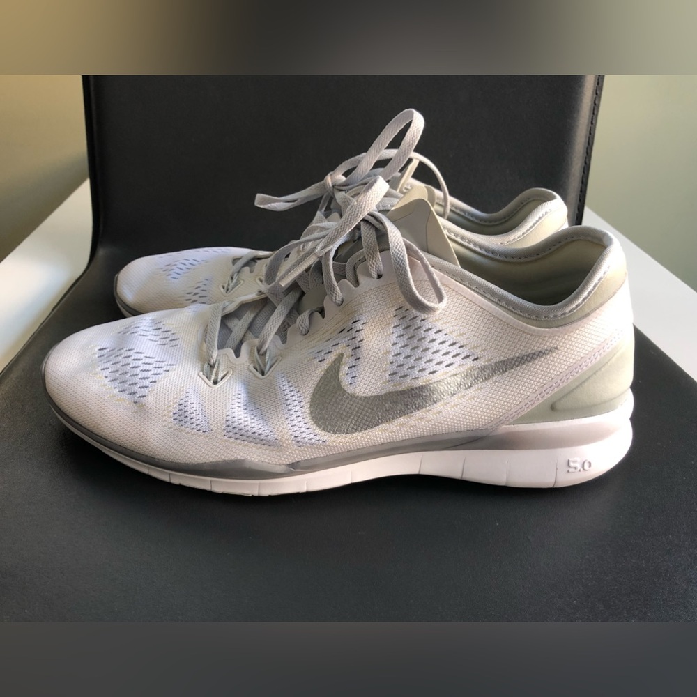 Nike Free TR Fit 5 Running Shoes White Grey Women’s Size: US 9.5 EUR 41 - Picture 3 of 13